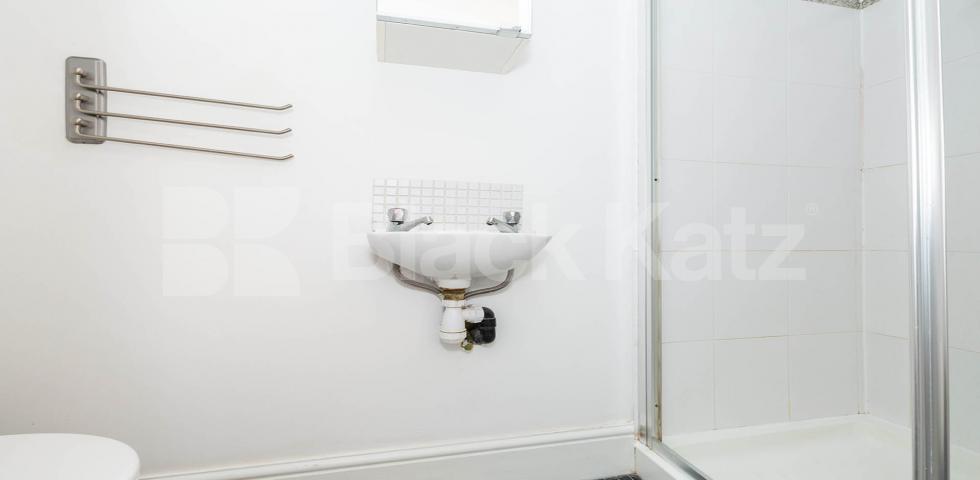 			VIRTUAL TOUR AVAILABLE!, 1 Bedroom, 1 bath, 1 reception Flat			 Tetherdown , Muswell Hill